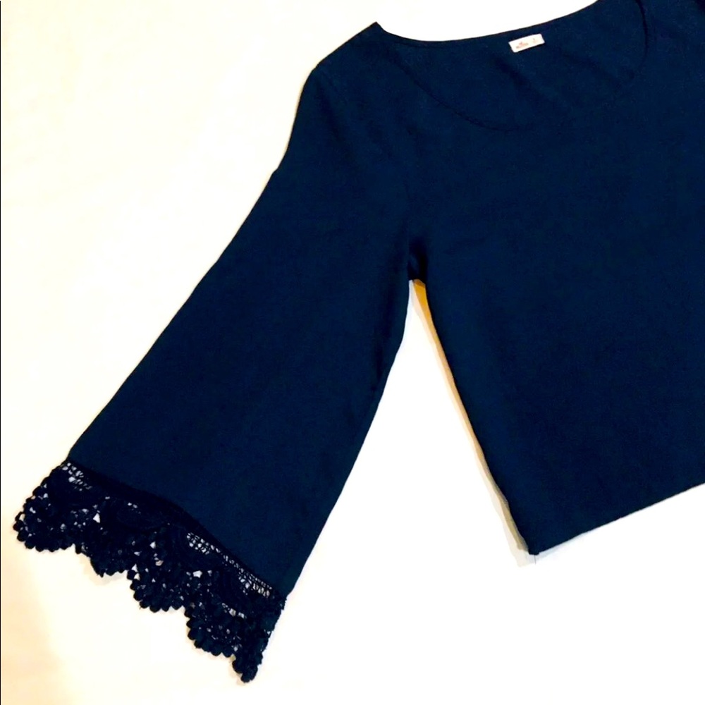 Navy Blue Lace Trim Long Sleeve Crop Top